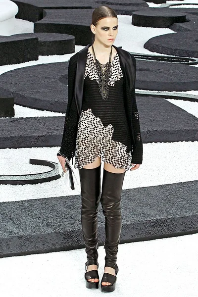 Look 10